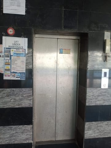 The lift in Murthal University did not work even after spending eight lakhs