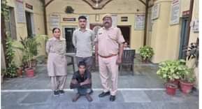 धारदार हथियार के साथ युवक गिरफ्तार