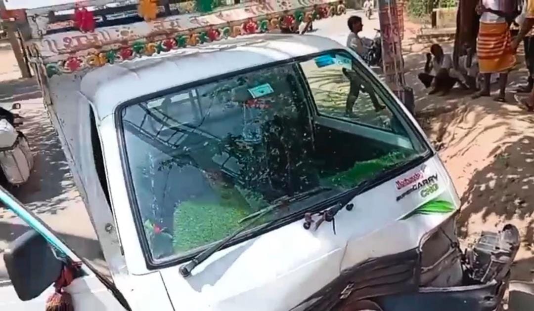 The stolen car collided with an electric pole, the accused was caught