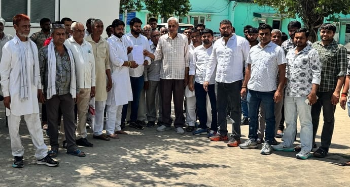 Farmers protested against cancellation of plot registration