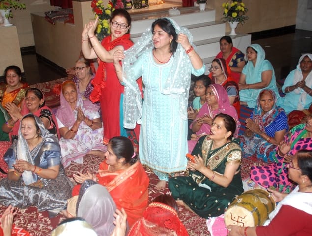 Devotees worshiped the seventh form of Maa Kalaratri