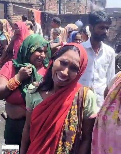Cylinder exploded, goods of 12 houses burnt
