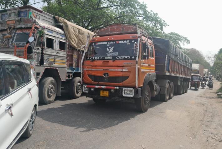Truck breaks down near crossing, Lucknow-Varanasi highway jammed for four hours