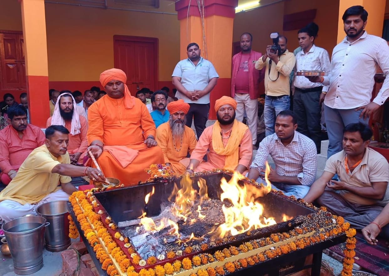 Worshiping Mahagauri, sought happiness and prosperity