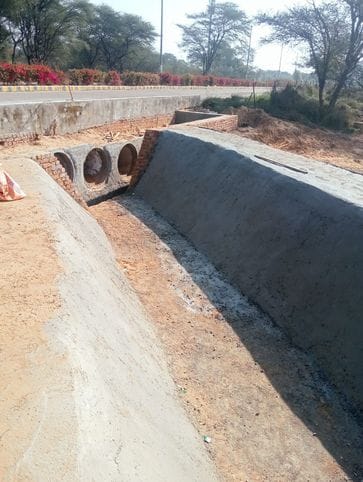 Identify a place for the construction of raw johads: MLA