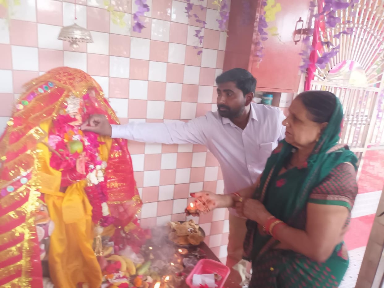 Worship Maa Kalaratri and wish for happiness and prosperity