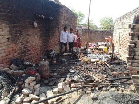 Fire in the house, loss of two lakhs