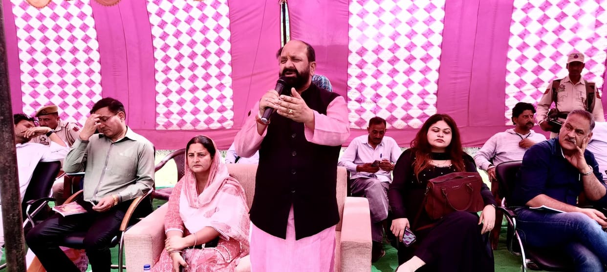 Issues of electricity, water and poor condition of roads were raised in Janta Darbar