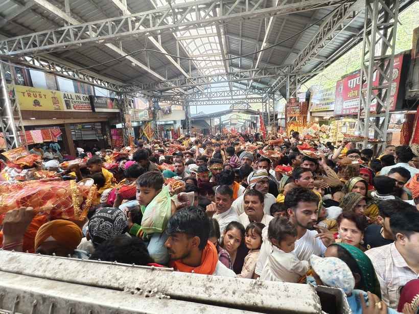 Crowds gathered in Jwalamukhi on Ashtami, arrangements failed