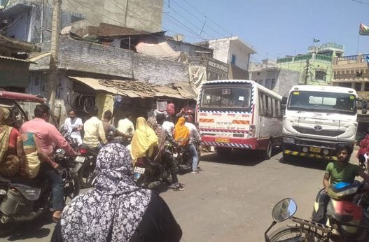 There is a jam in Kheri town, relief will be available this evening