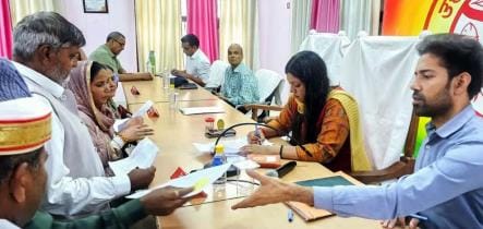 Five public complaints were resolved on Sampoorna Samadhan Diwas