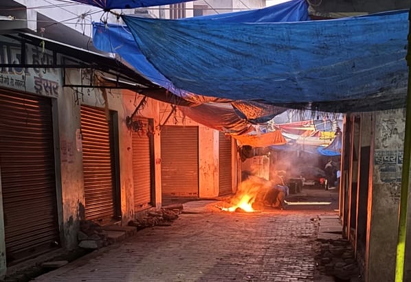 People are suffocating due to smoke, people are troubled