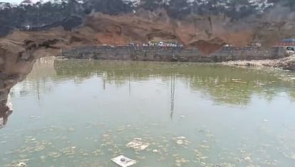 पानी से भरा भूखंड