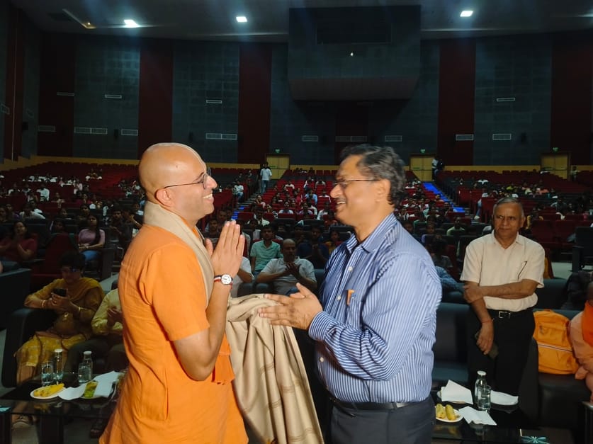 For success, youth should give up addiction and mobile: Amogh Leela