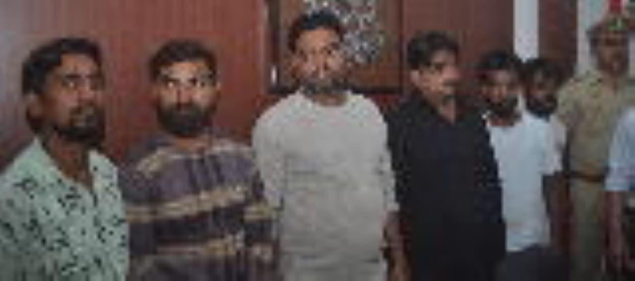 Gambling was going on in a rented house of Rs. 5000 in Bithoor
