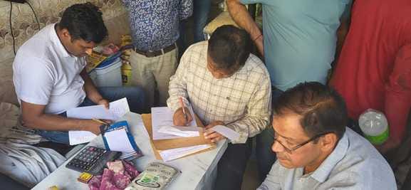 320 kg buckwheat flour was sealed at two shops and notice was given