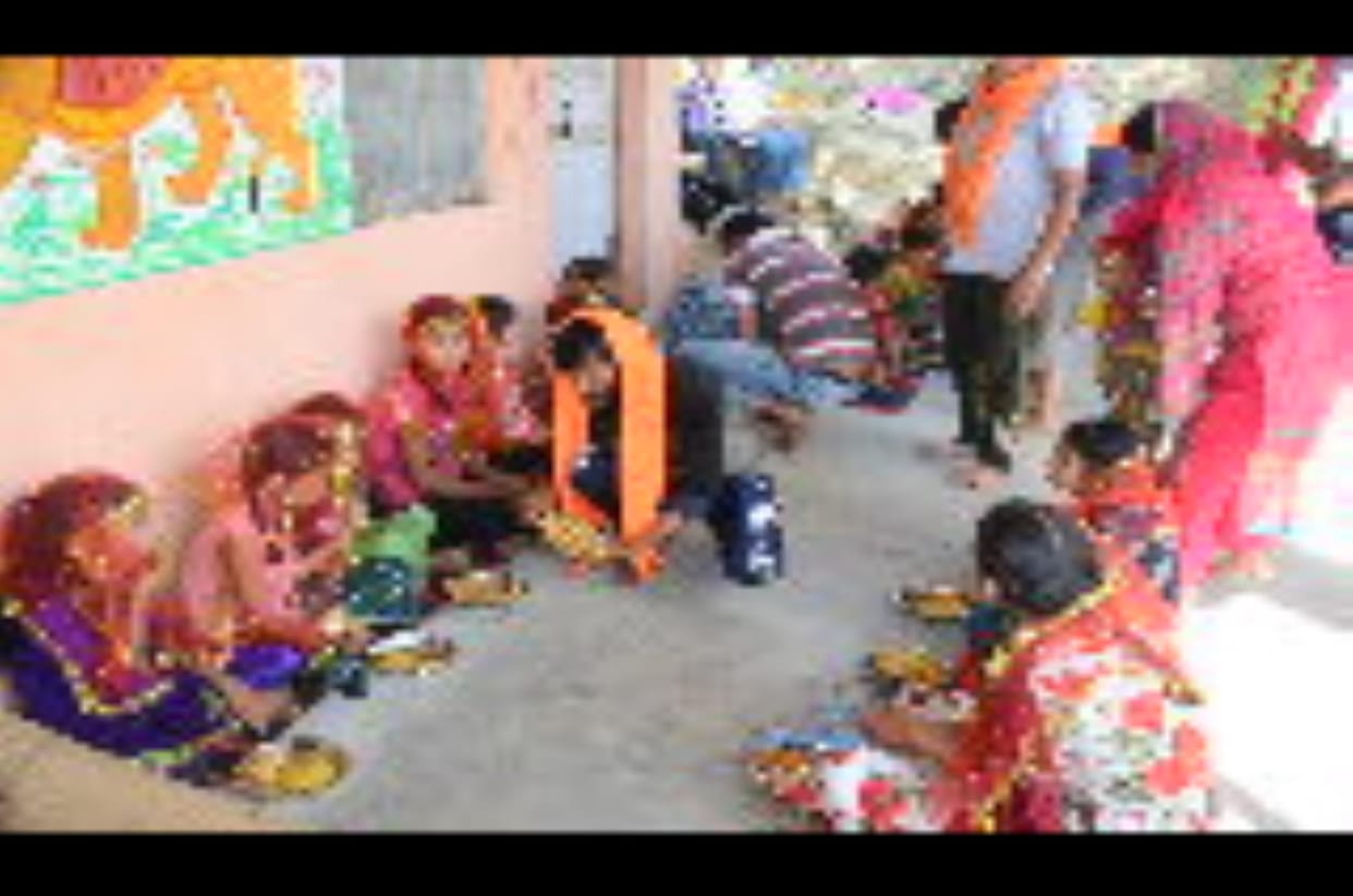 Devotees worshiped Kanjaks on Ashtami