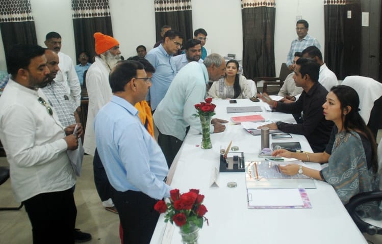 It is called Sampoorna Samadhan Diwas... yet the complainants are making rounds