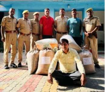 पुलिस की गिरफ्त में आरोपी