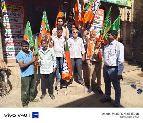 BJP workers celebrated foundation day in Dharuhera