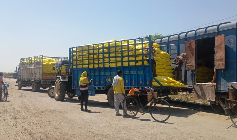 1300 MT urea reached the railway station