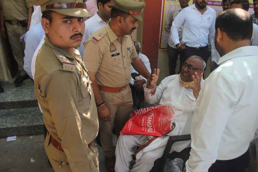 DM got angry on careless officers, stopped the salary of water resources officer