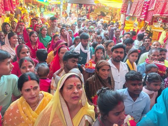 After worshipping Mahagauri, a Kanya Bhoj was organized