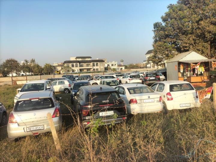 Vehicles were parked on roads and vacant spaces, causing a four km long traffic jam