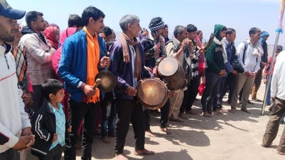 Yatra for Kamaloglan started with the tune of traditional musical instruments and chanting of Mata Rani's praise