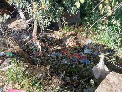 A pile of garbage piled up in the drain of Kharbad market, people are troubled