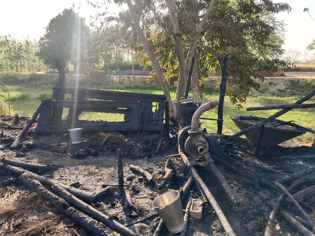 100 bigha wheat crop and thatched house burnt in fire