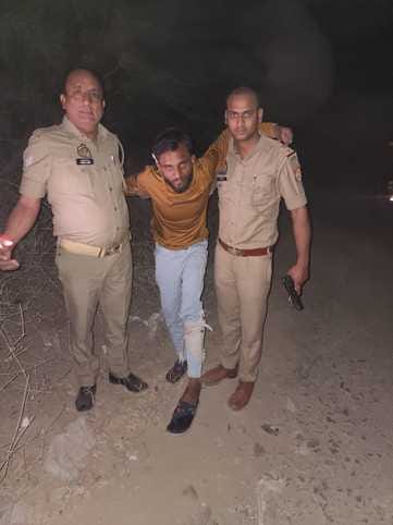 Two people including rewardee Nadeem injured in police encounter