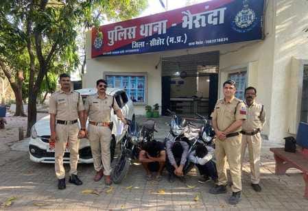 पुलिस बाइक चोर गैंग को पकड़ा