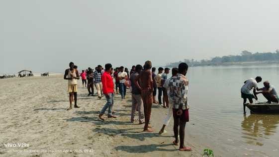 A villager fell into the river after slipping; no trace found even after 24 hours