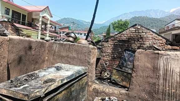 Lakhs of rupees lost in house fire in Upper Barol