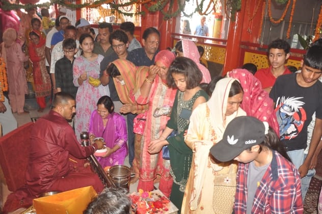 A wave of devotion surged on Navami, 77 thousand devotees paid obeisance