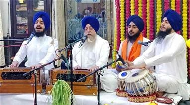 The passionate groups enthralled the congregation with kirtan.
