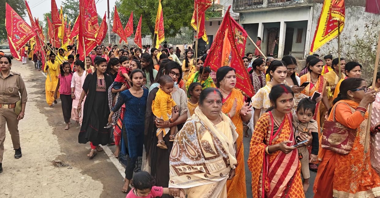 Devotees danced to devotional songs during Nishan Shobha Yatra