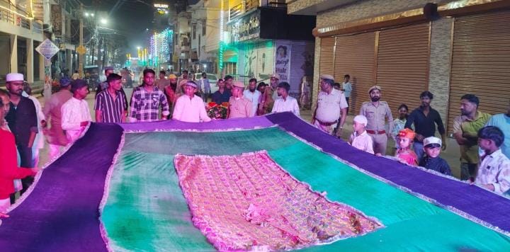 Slogans of Ya Moin Haq Moin echoed in the procession