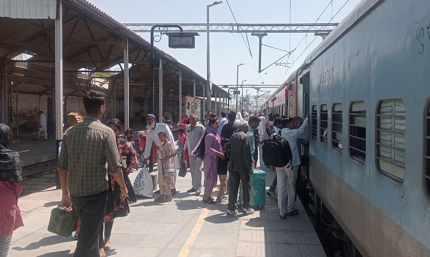 यात्रीगण ध्यान दें: दिल्ली जाने वाली कई ट्रेनें रद्द, अलीगढ़ की पांच ईएमयू भी नहीं चलेंगी
