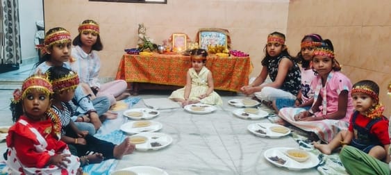 Chaitra Navratri: Mother's praise echoed in the temples, Kanya Puja took place in homes