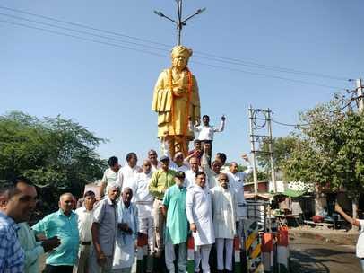 The workers paid homage to Chaudhary Devi Lal