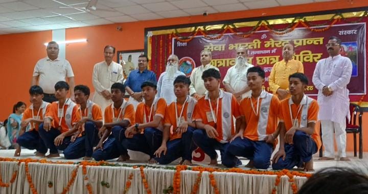 Students of Aarsh Gurukul showed their skills in sports competitions held in Meerut