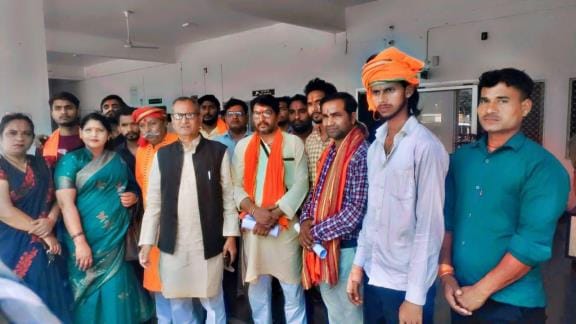 Bajrang Dal came out in protest against Garba festival