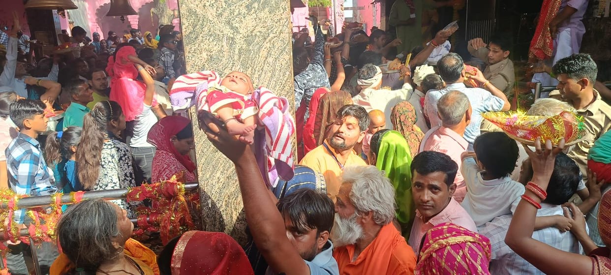 Devotees gathered to see maa Nari Semri