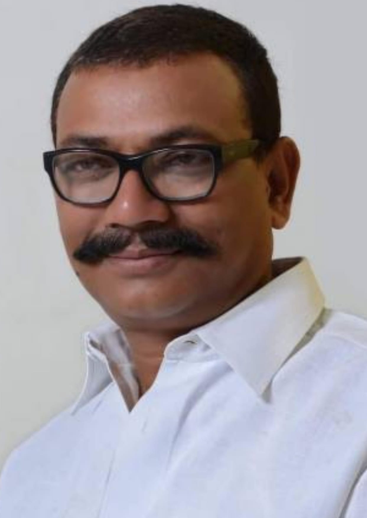 Former MLA Pawan Pandey and son Pratik sentenced to six months each