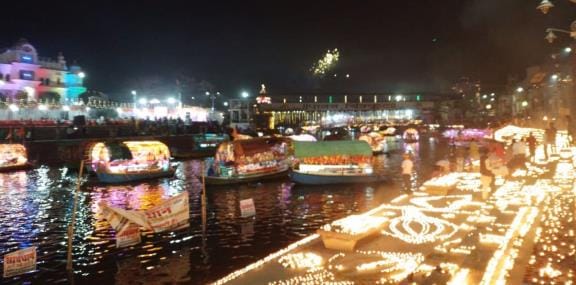 Lord Ram's Tapasthli lit up with 22 lakh diyas