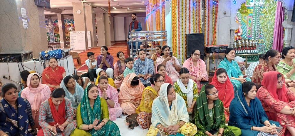 There was a queue of devotees in the temples since morning on Ram Navami