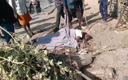 सड़क दुर्घटना के बाद ग्रामीणों ने सड़क पर लगाया जाम