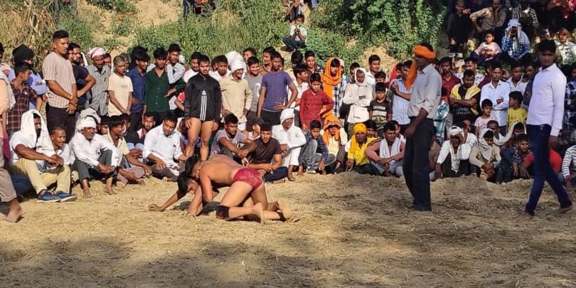 The final wrestling match between wrestlers from Agra and Firozabad ended in a draw